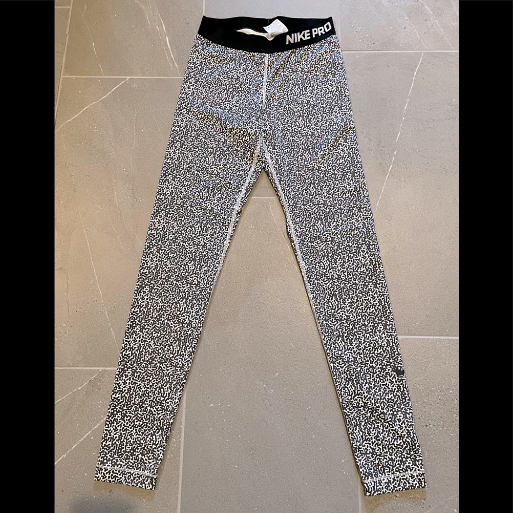 Nike Pro patterned leggings